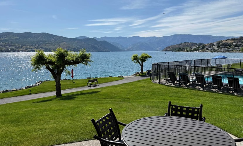 Waterfront condo on the Lake with Shared Pool, Hot Tub, and More
