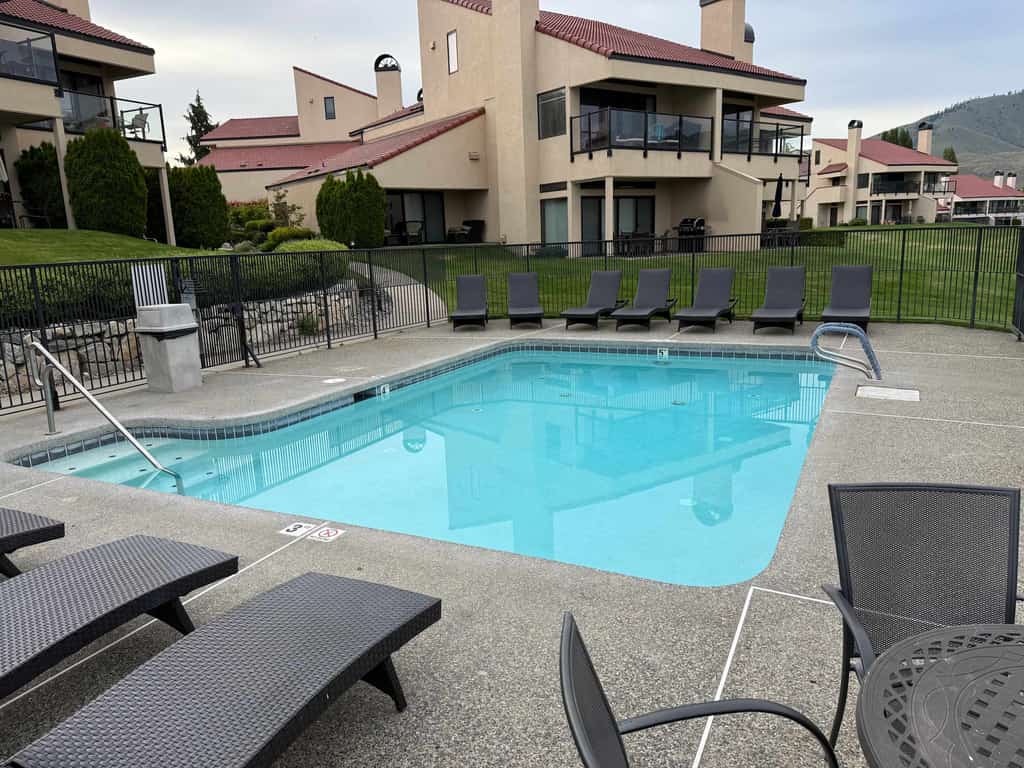 Waterfront condo on the Lake with Shared Pool, Hot Tub, and More