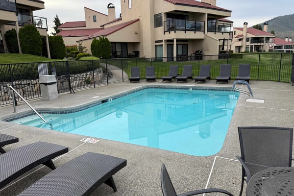 Waterfront condo on the Lake with Shared Pool, Hot Tub, and More