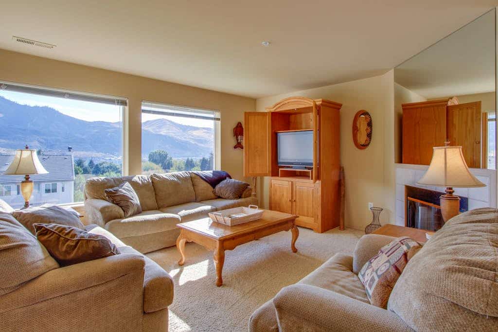Welcoming Condo with Shared Pool & Hot Tub - Walk to Town