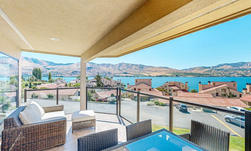Stunning lakeside condo with shared pools, hot tub, and spectacular lake views