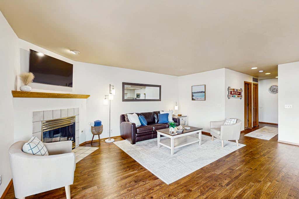 Lake Chelan Shores - Lakeside Luxury 19-5