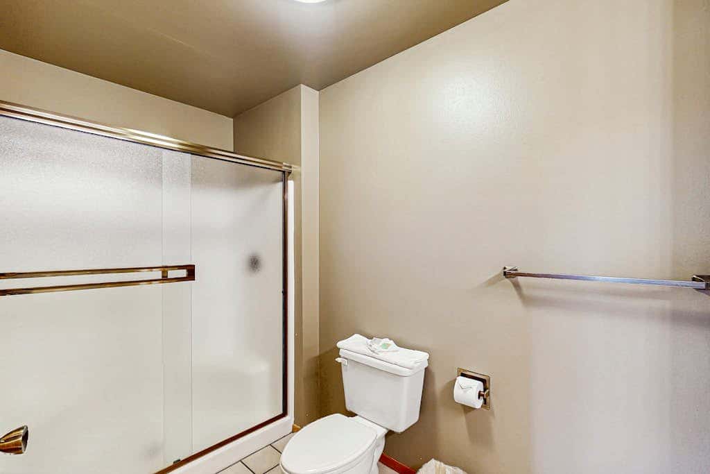 Lake Chelan Shores - Lakeside Luxury 19-5