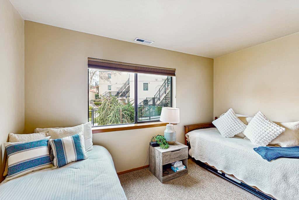 Lake Chelan Shores - Lakeside Luxury 19-5