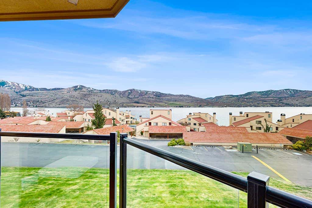 Lake Chelan Shores - Lakeside Luxury 19-5