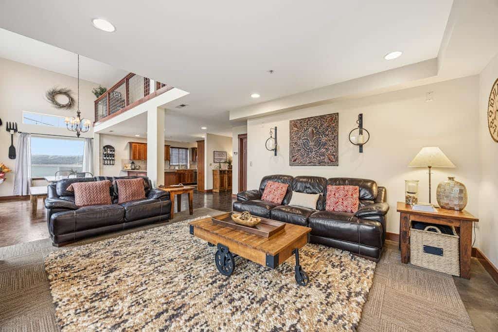 Spacious home w/ full kitchen, amazing views & located on winery
