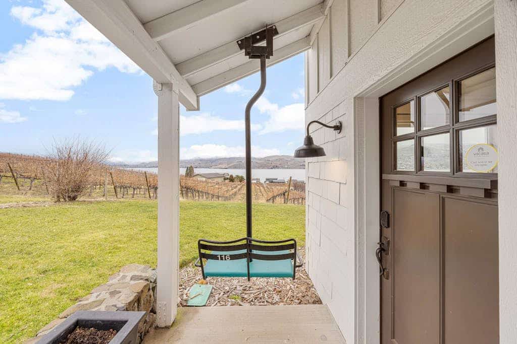 Spacious home w/ full kitchen, amazing views & located on winery