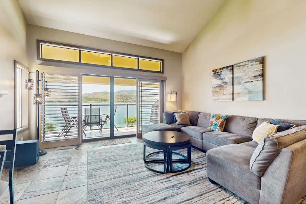 Lakefront, two-bedroom condo + loft w/ shared pool & hot tub and high-speed WiFi