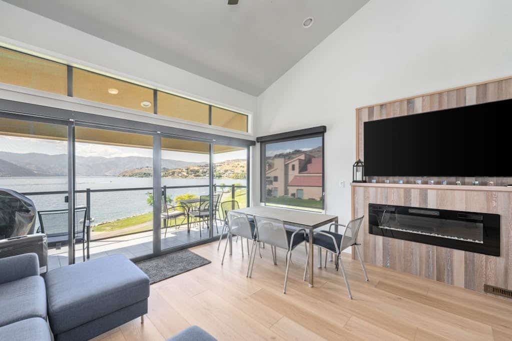 Waterfront Condo w/ Huge Lake View, Private Buoy & Shared Pools, Tennis, Docks