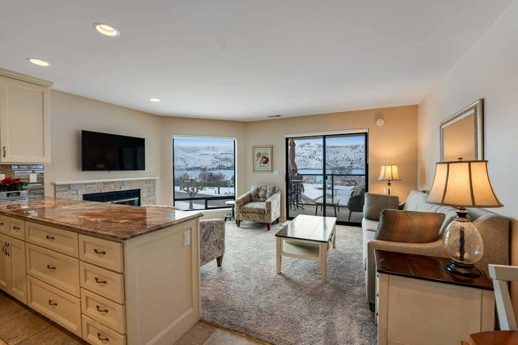 Lake Chelan Shores Chelan Beauty 18-7