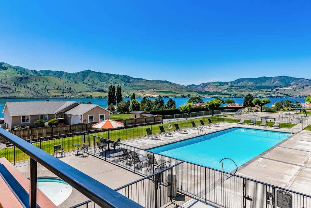 Lake Chelan Shores Chelan Beauty 18-7