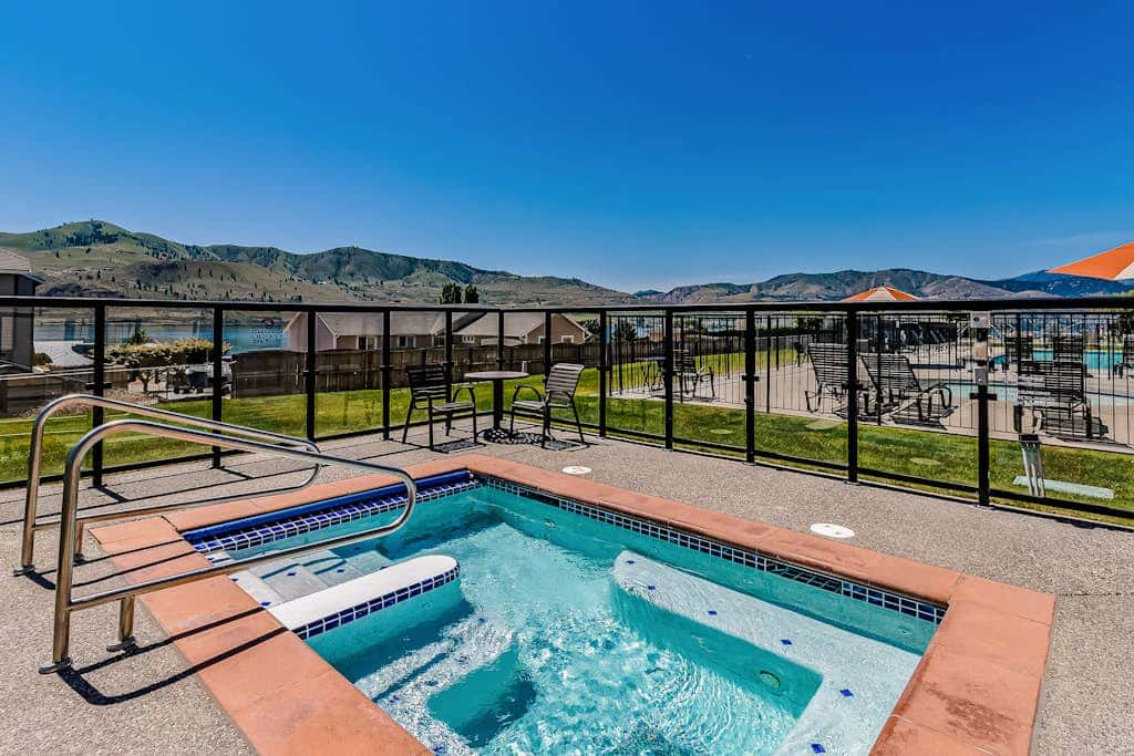 Lake Chelan Shores Chelan Beauty 18-7