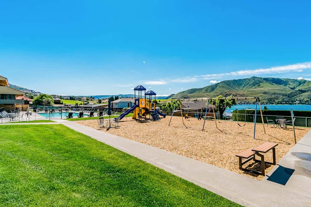Lake Chelan Shores Chelan Beauty 18-7