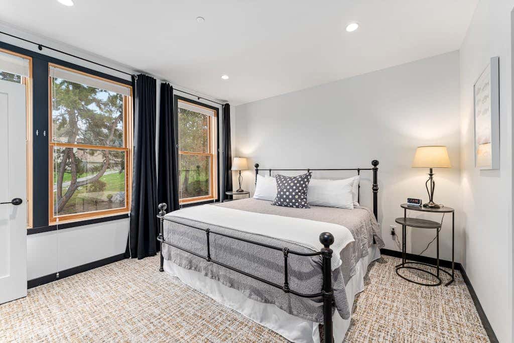 Ponderosa Court, Unit 2A