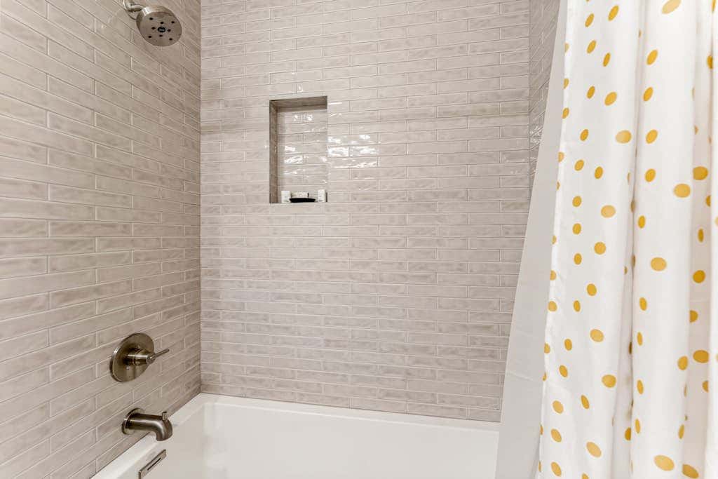 Ponderosa Court, Unit 2A