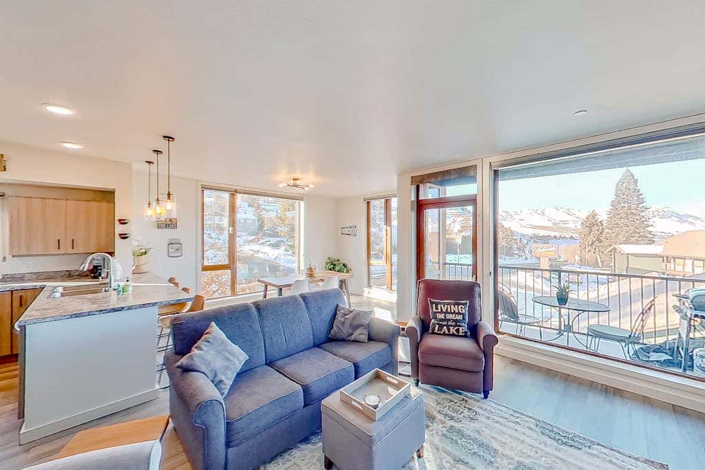 Chelan Resort Suites - Comfort by the Lake 201