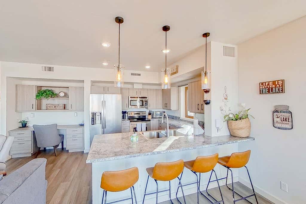 Chelan Resort Suites - Comfort by the Lake 201