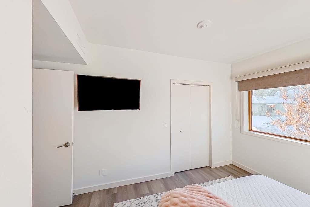 Chelan Resort Suites - Comfort by the Lake 201