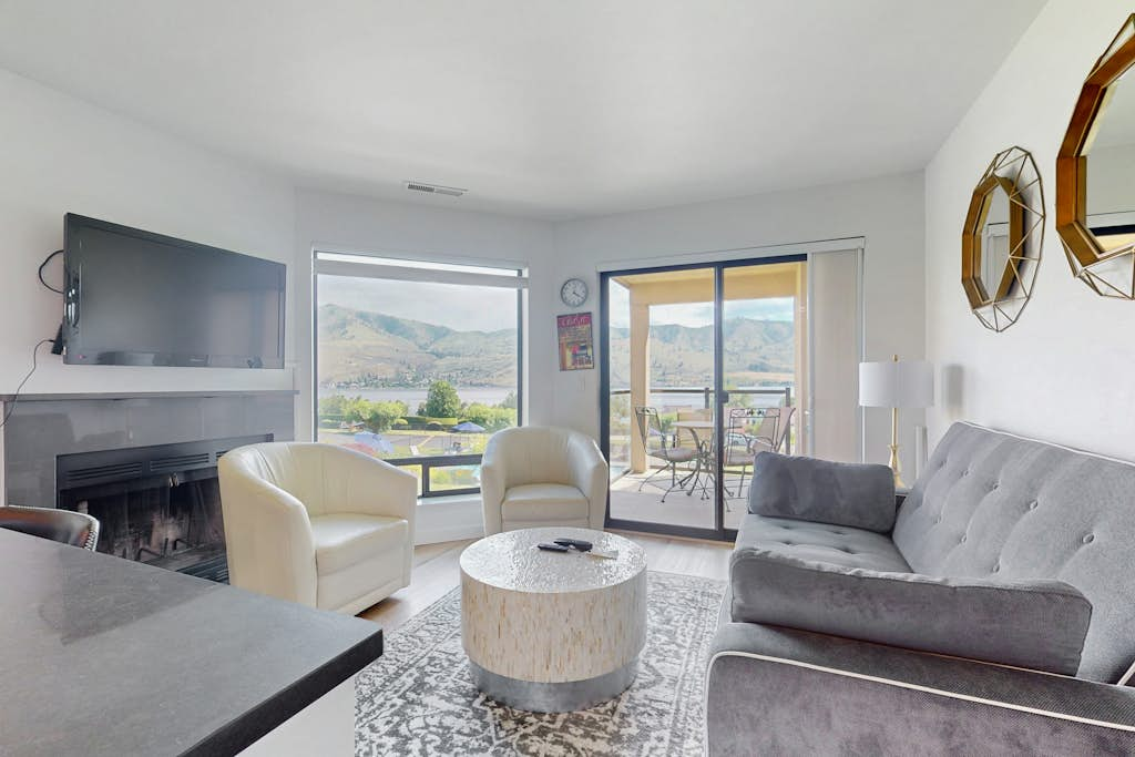 Lake Chelan Shores Luxury Retreat - 17-9
