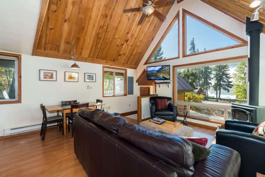 Lake & forest-view chalet with private hot tub - dog-friendly