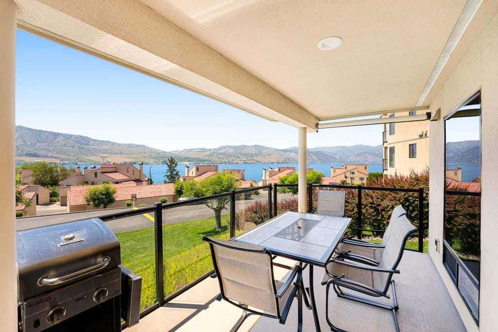 Lake Chelan Shores - Sunny by the Lake 18-4