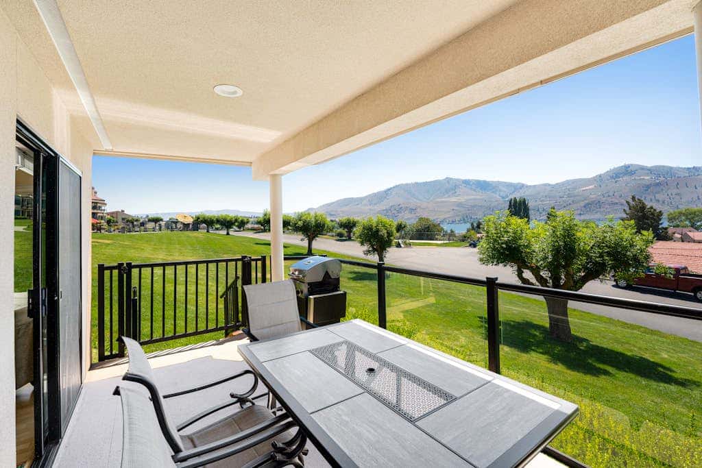 Lake Chelan Shores - Sunny by the Lake 18-4