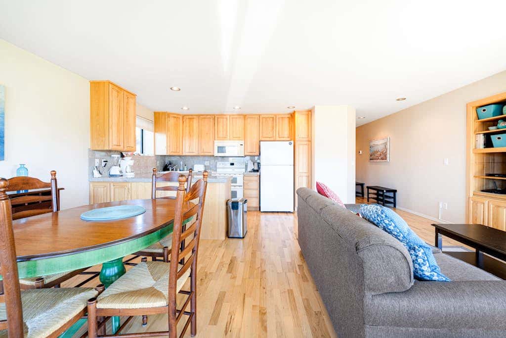 Lake Chelan Shores - Sunny by the Lake 18-4