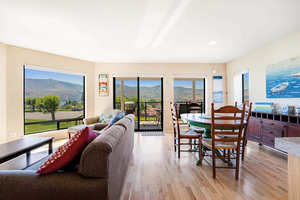 Lake Chelan Shores - Sunny by the Lake 18-4