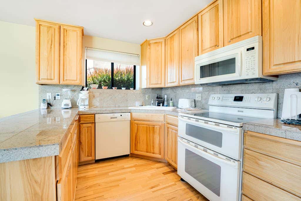 Lake Chelan Shores - Sunny by the Lake 18-4