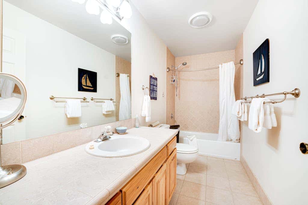 Lake Chelan Shores - Sunny by the Lake 18-4