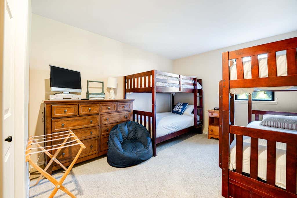 Lake Chelan Shores - Sunny by the Lake 18-4