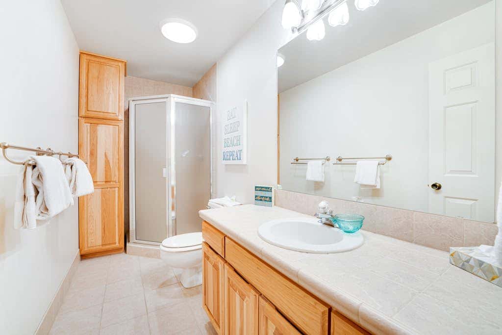 Lake Chelan Shores - Sunny by the Lake 18-4