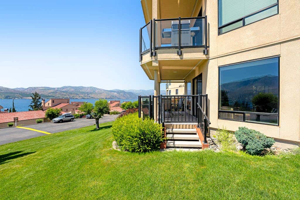 Lake Chelan Shores - Sunny by the Lake 18-4