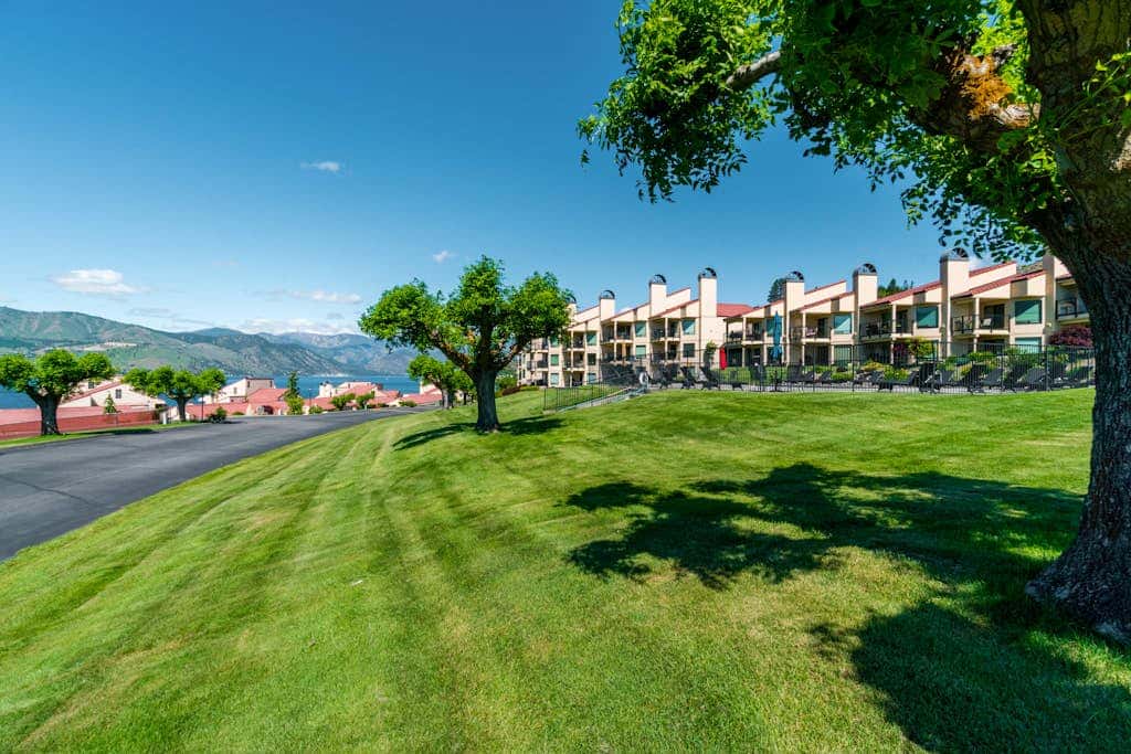 Lake Chelan Shores - Sunny by the Lake 18-4
