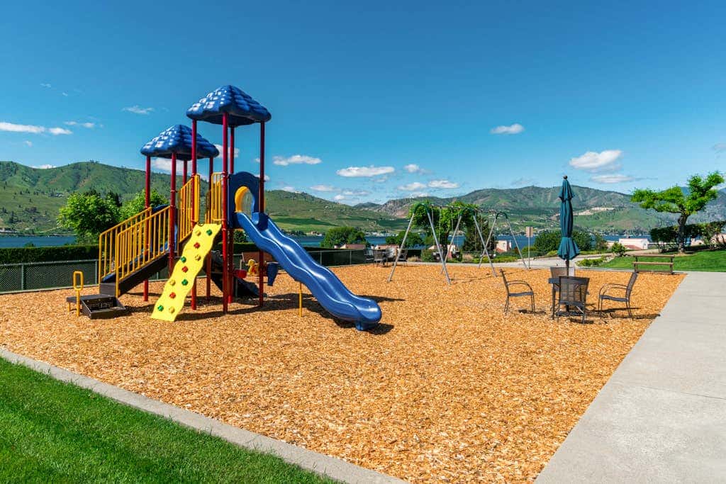 Lake Chelan Shores - Sunny by the Lake 18-4