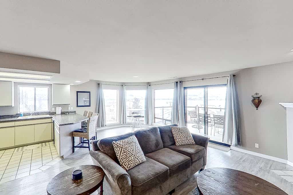 Exquisite lakefront condo with 5 pools, hot tub, tennis, fireplace & W/D
