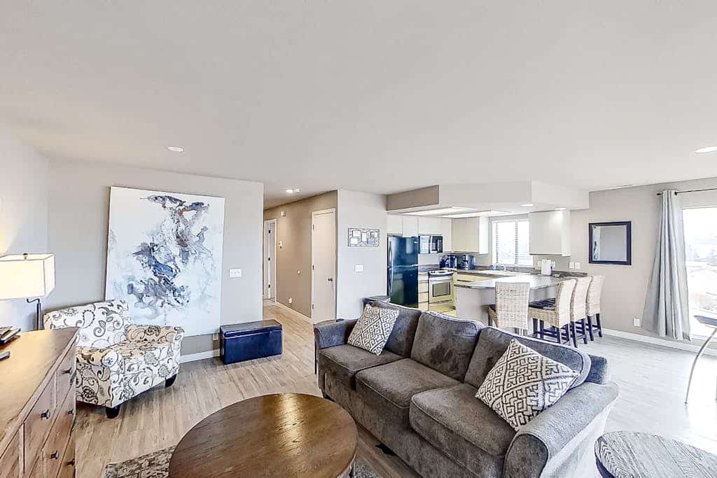Exquisite lakefront condo with 5 pools, hot tub, tennis, fireplace & W/D