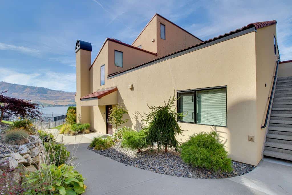 Ground-Floor, Lakefront Condo with Lake Views, Dock, and Shared Pools & Hot Tubs