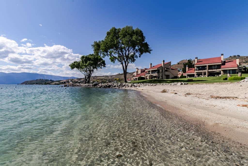 Comfy Lakefront Condo with Water Views, Shared Pool & Hot Tub