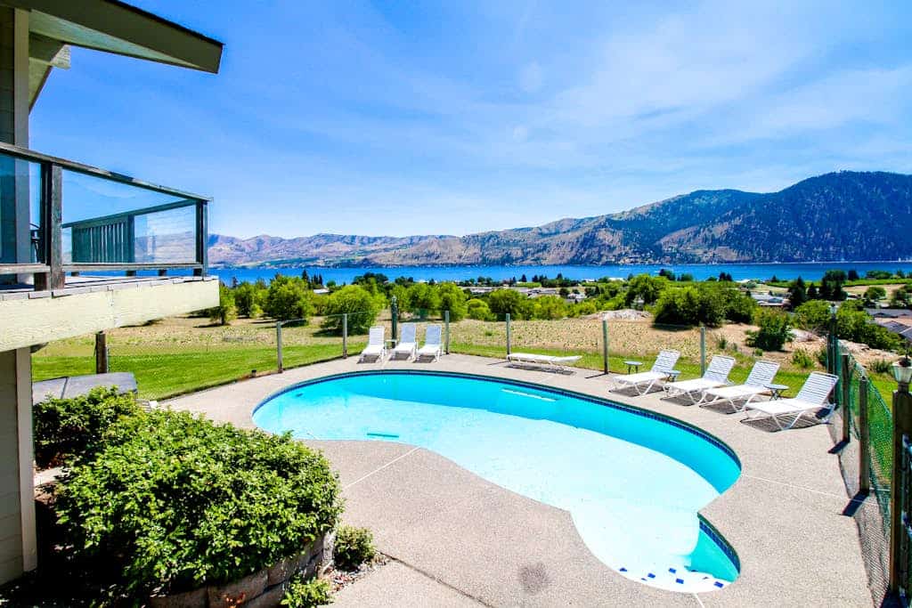 Group getaway w/ private pool, hot tub, and fantastic mountain/lake views