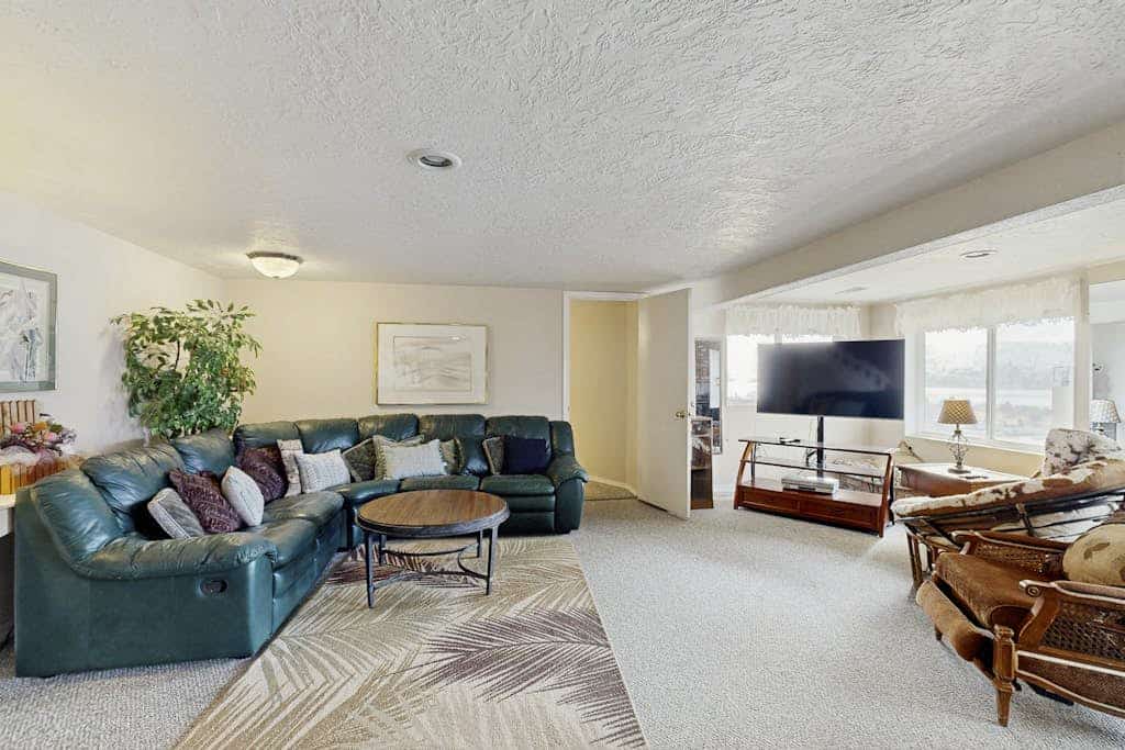 Group getaway w/ private pool, hot tub, and fantastic mountain/lake views