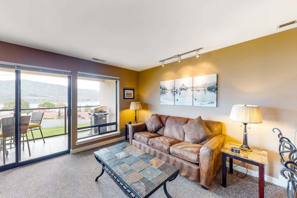 Lake Chelan Shores - A Lakeside Spectacular #17-10