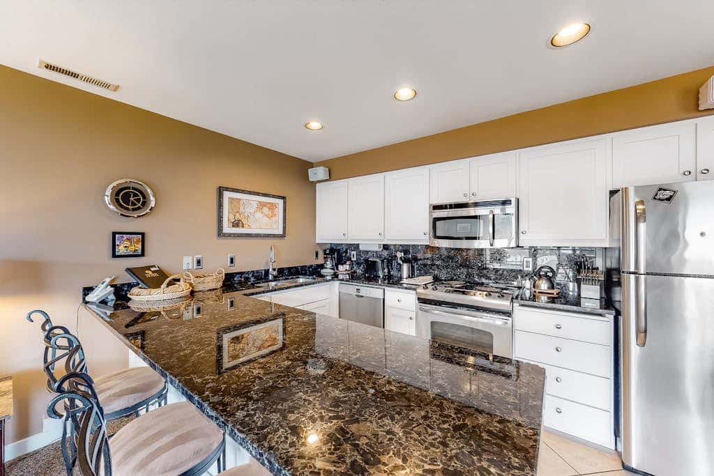 Lake Chelan Shores - A Lakeside Spectacular #17-10