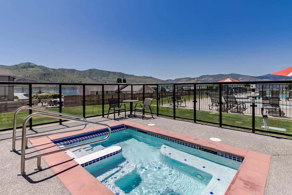 Lake Chelan Shores - A Lakeside Spectacular #17-10