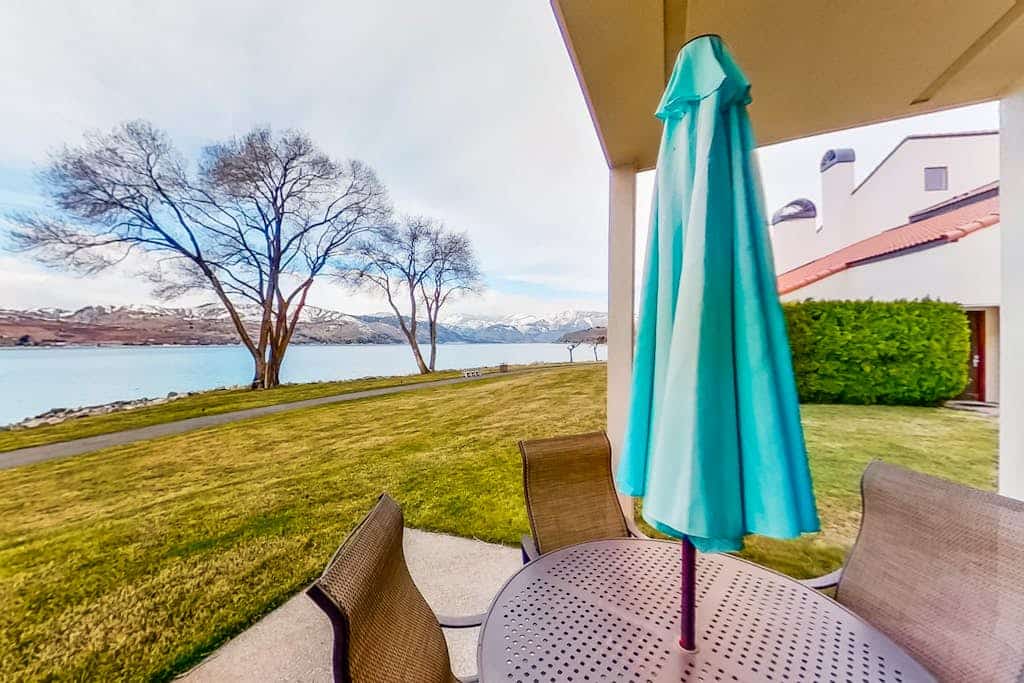 Lakefront Condo with Shared Pools, Hot Tub, Dock, Beach Access
