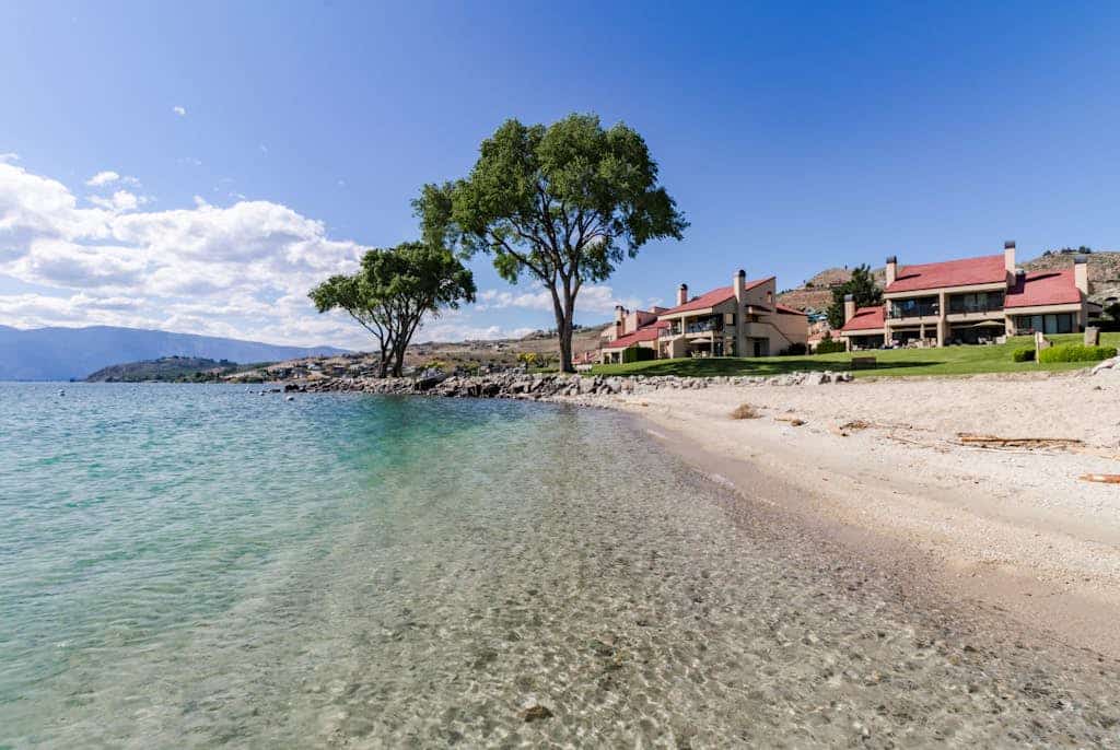 Lakefront Condo with WiFi - Dock Features Shared Hot Tub & Pool