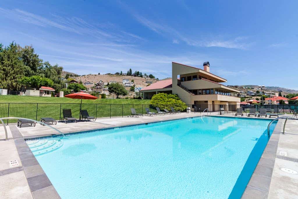 Lakefront Condo with WiFi - Dock Features Shared Hot Tub & Pool