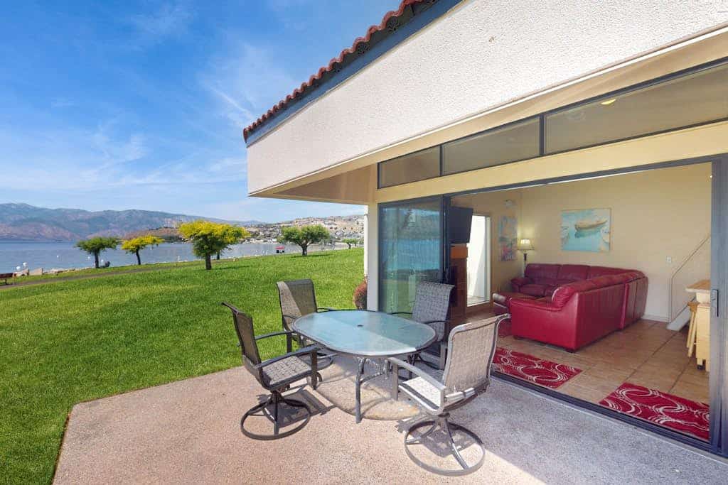 Lakefront loft studio with covered deck, views, pool, hot tub, & tennis courts