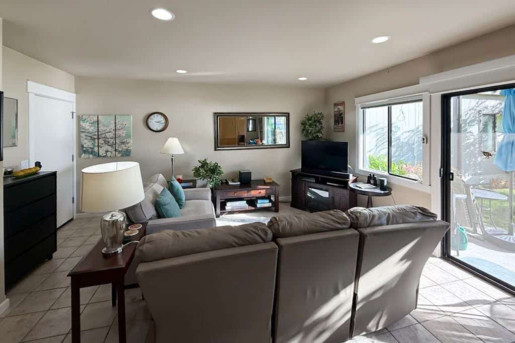 Spacious condo w/ wifi, shared pool, hot tub & amazing location