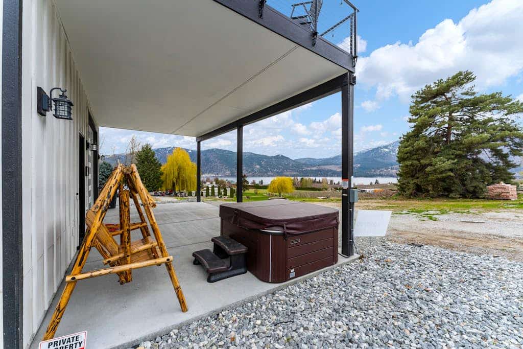 Brand-new home with amazing lake views, private hot tub, & game room